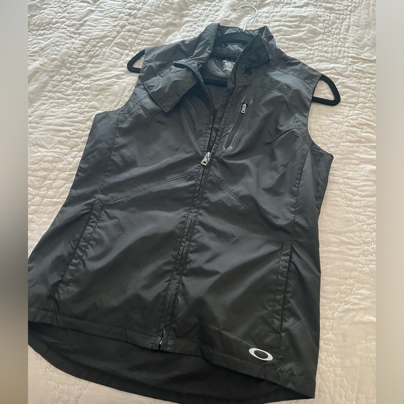 Oakley vest size S, lined athletic type see pics for detail/size - Picture 3 of 3